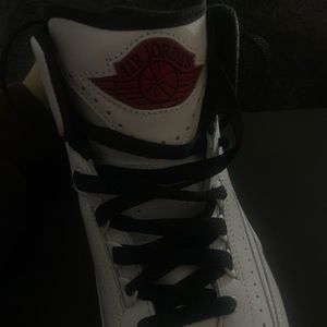 Jordan 2s white/blk/red